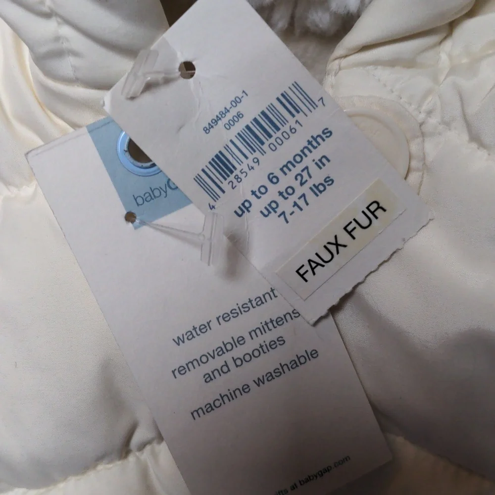 Baby Gap Cream Puffer One Piece Snowsuit Bunting Size 0-6 Months NWT